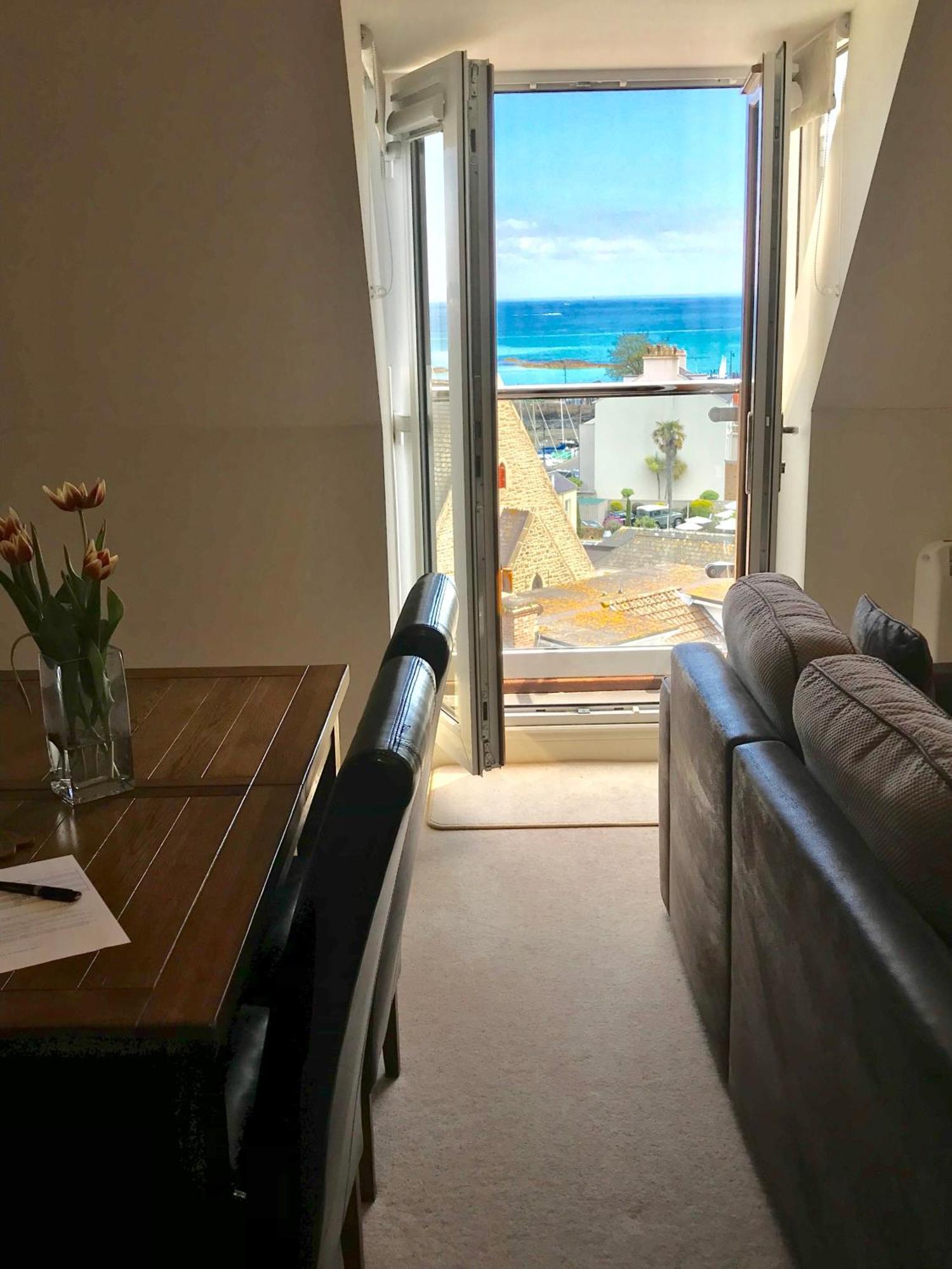 Porthole Suites St Aubin Exteriör bild